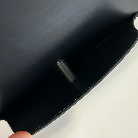 Saint Laurent leather case - Picture 4 of 10